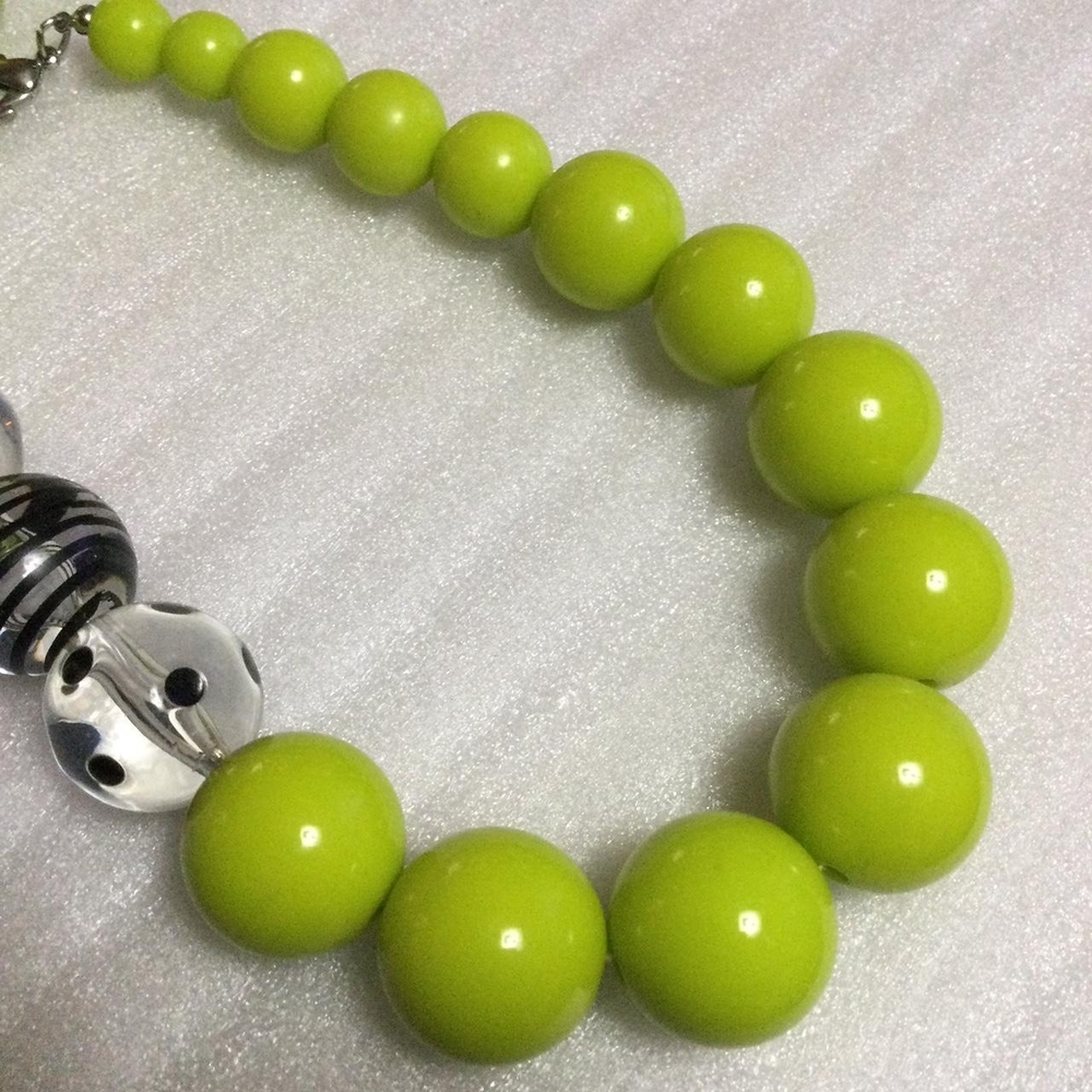 Chunky Chartreuse Necklace - Picture 2 of 3